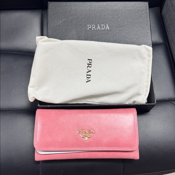 Good quality pink leather Prada wallet! - Picture 8 of 11